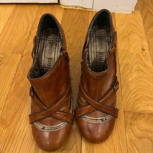 Bobbi Blu Brown Ankle Booties